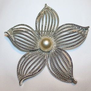 Vintage Sarah Coventry moon flower brooch